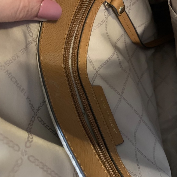 Micheal Kors Work/Laptop Tote - Picture 7 of 8